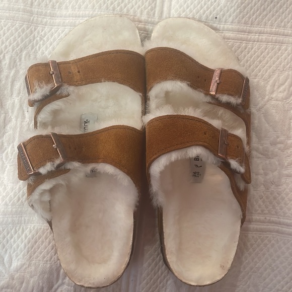 Birkenstock NWOT Arizona Suede/Shearling slides. Women’s size 36. New- no tag. - Picture 5 of 8